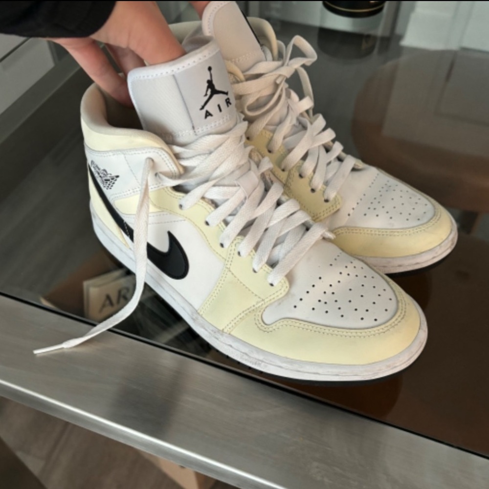 Women's Air Jordan 1 Mid 'Coconut Milk'